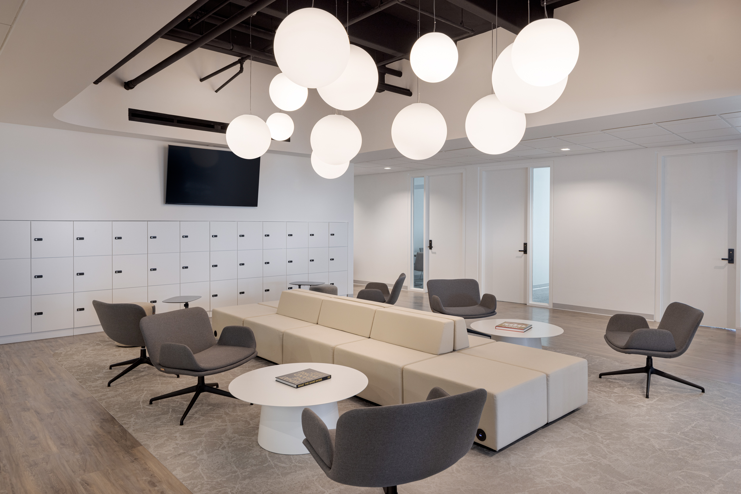 How to Choose Office Furniture Based on Productivity, Focus and Innovation Goals
